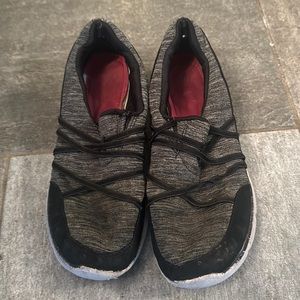 No lace athletic shoe